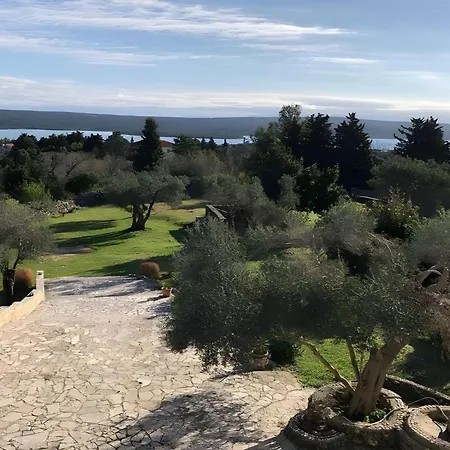 Holiday home Zur Erholung Am Insel Cres, Losinj, Istrien + 2000qm Garten & Meerblick! Nerezine