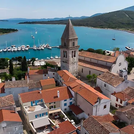 Holiday home Zur Erholung Am Insel Cres, Losinj, Istrien + 2000qm Garten & Meerblick!
