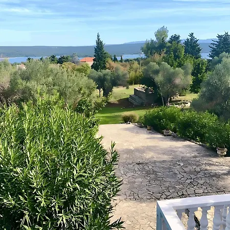 Prázdninový dům Karolina Grosses Meerblick 2000qm Garten Familien Gruppen Insel Losinj Nerezine