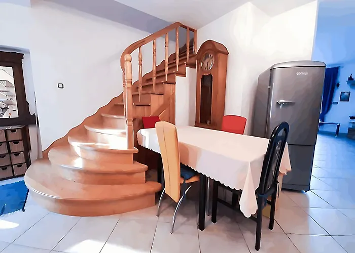 Karolina Grosses Meerblick 2000qm Garten Familien Gruppen Insel Losinj Tatil Evi Nerezine